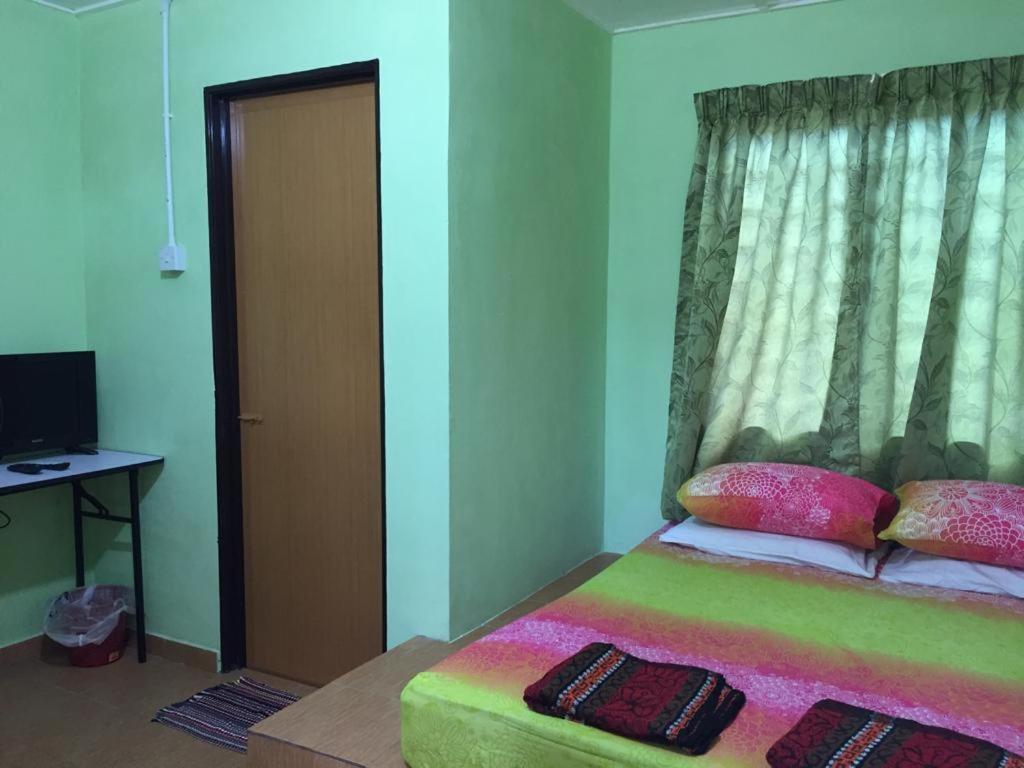 훌루 랑갓 Lopoh Waterfront Budget Chalets 빌라 외부 사진